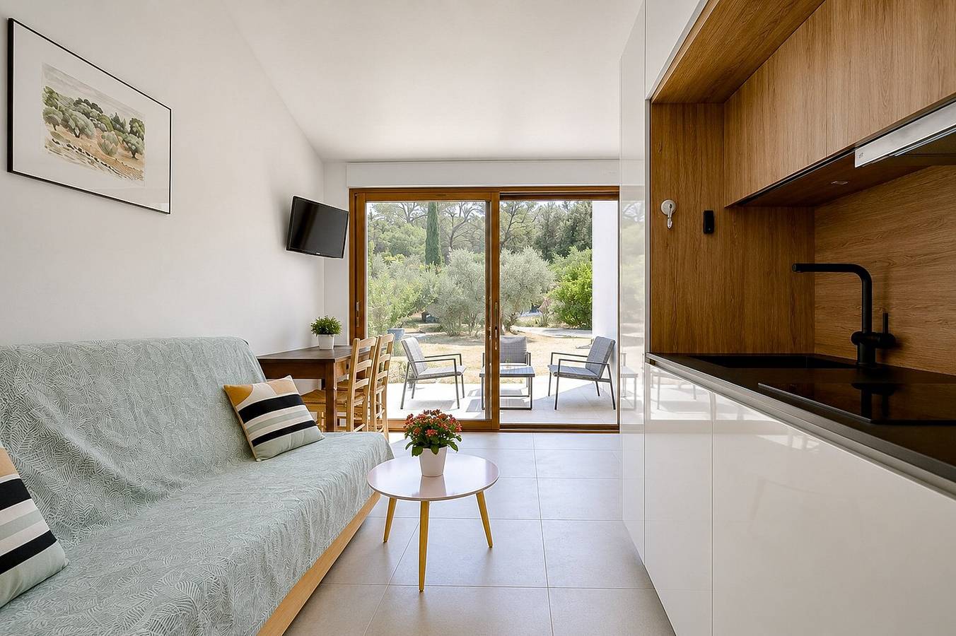 Studio entier, Studio « Jk » avec terrasse privée et Wi-Fi in Roquevaire, Côte méditerranéenne (France)