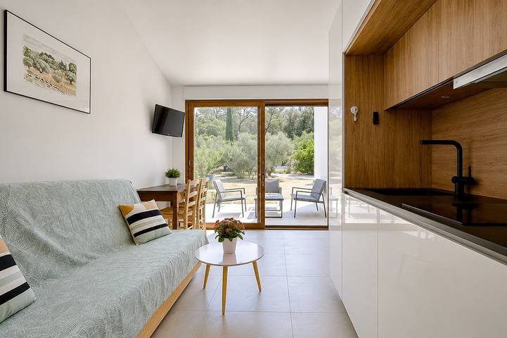 Hel studio-lejlighed, Studio "Jk" with Private Terrace and Wi-Fi in Roquevaire, Middelhavskysten (Frankrig)