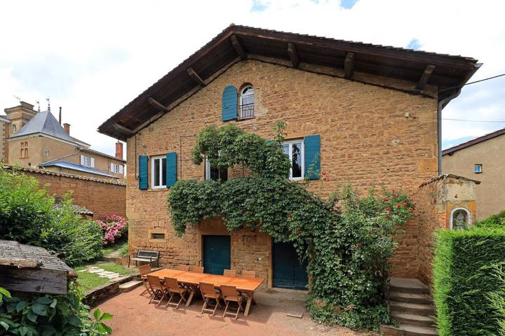 Gîte pour 13 personnes, avec Jardin et Piscine à Saint-Julien (Rhône)
