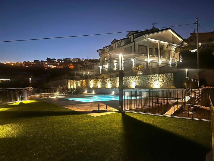 Ferienwohnung für 2 Personen, mit Balkon und Terrasse sowie Garten und Pool