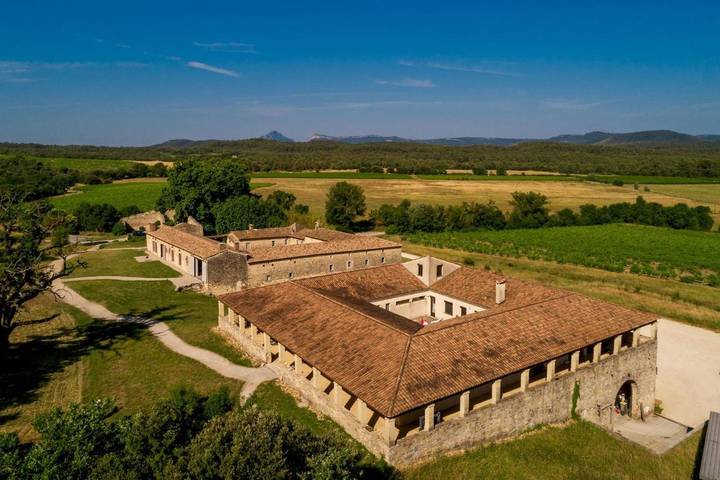 Gîte pour 3 personnes, avec Terrasse et Jardin ainsi que Piscine et Vue à Vacquières