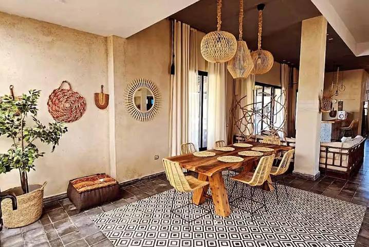 Location de vacances pour 14 personnes, avec terrasse et piscine dans Bir Jdid