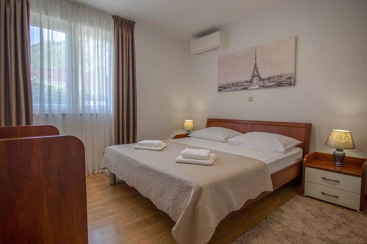 Villa Elin mit großem, privatem Pool in Seoca in Dalmatinisches Zagora