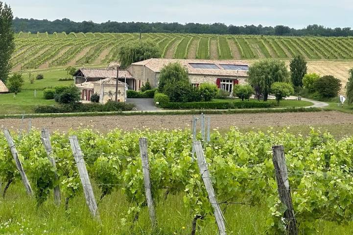 Gîte pour 4 personnes, avec piscine à Esclottes