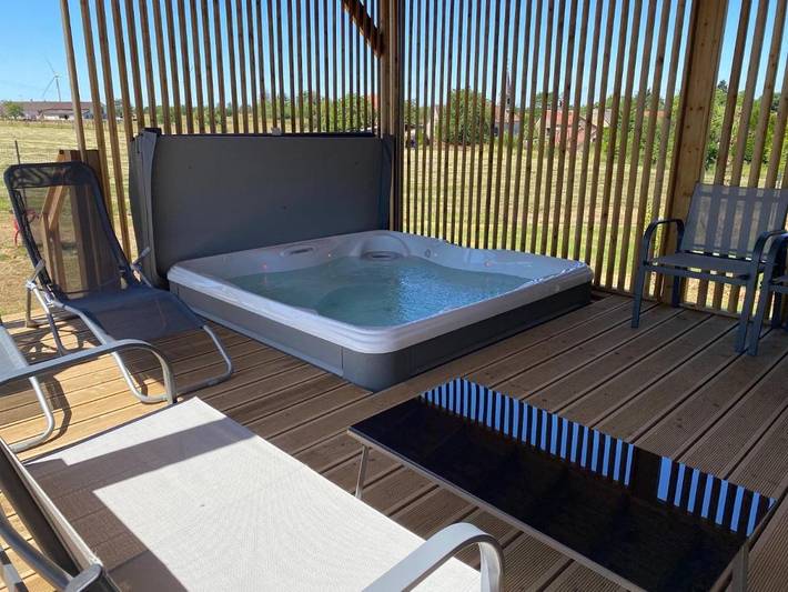 Chalet pour 3 personnes, avec Balcon et Terrasse ainsi que Jacuzzi et Jardin