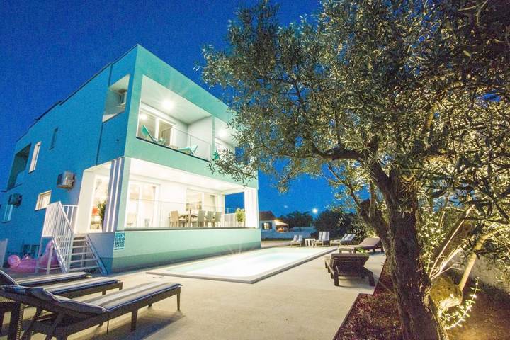 Villa für 8 Personen, mit Whirlpool und Pool sowie Garten in Fazana