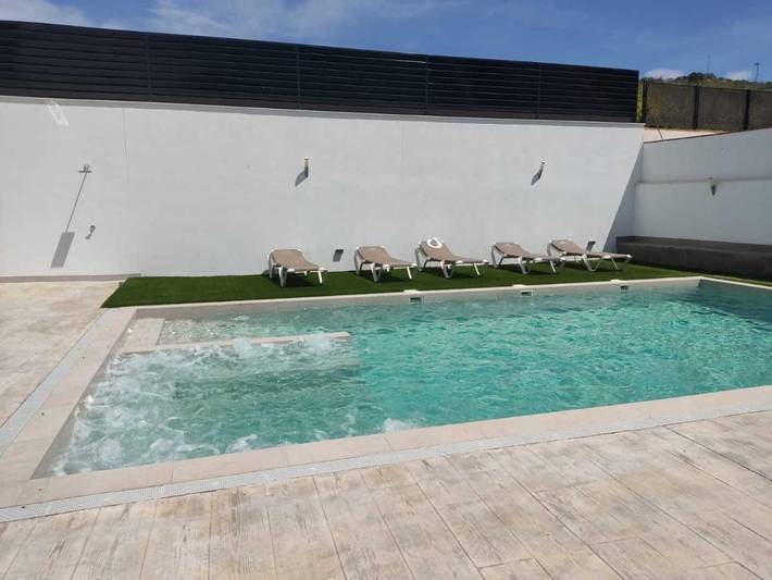 Casa rural para 8 personas, con balcón además de piscina y jacuzzi en Güevéjar - 2