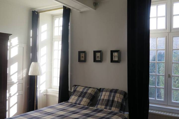 Location de vacances pour 8 personnes, avec jardin et jacuzzi dans Marche Sur La Place Des Lices Vannes - 3