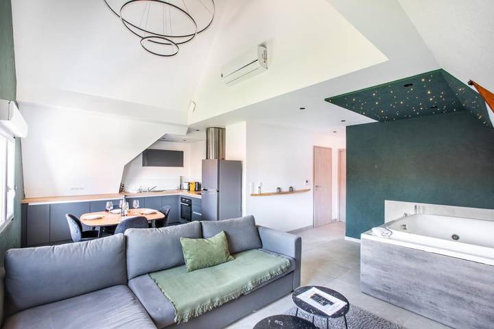 Location de vacances pour 5 personnes, avec Jacuzzi ainsi que Terrasse et Vue à Sainte-Croix-en-Plaine - 3