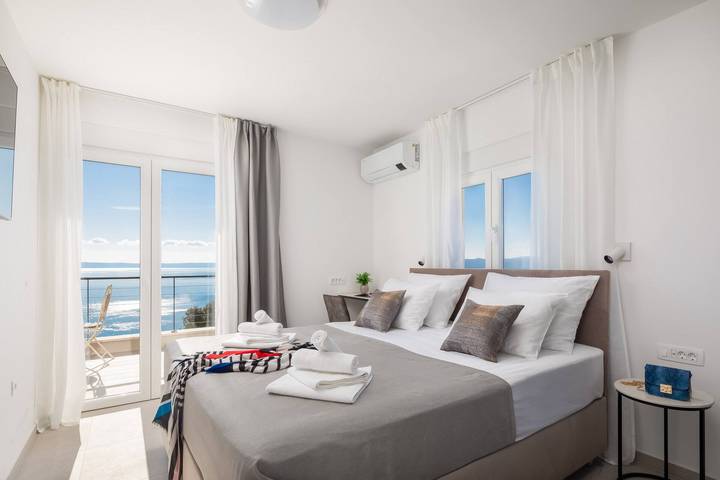 Location de vacances pour 9 personnes, avec piscine et jardin à Brela - 3