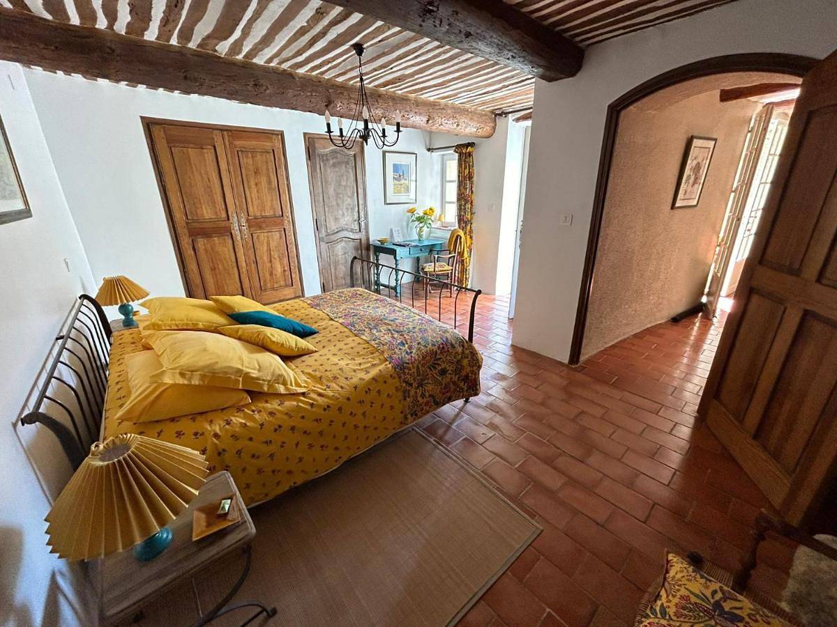 Queen Room with Garden View in Vaugines, Parc naturel régional du Luberon