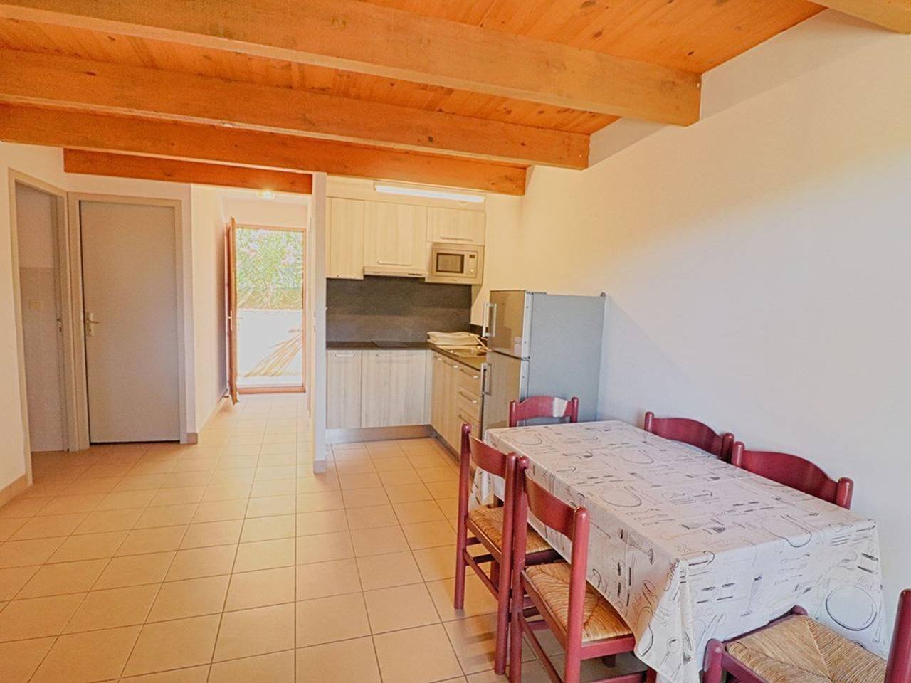 Ganze Wohnung, 3-Zimmer-Wohnung mit Garten, nahe Strand und Geschäften, 6 Schlafplätze, Wlan, Bettwäsche inkl. in Tiuccia, Calcatoggio