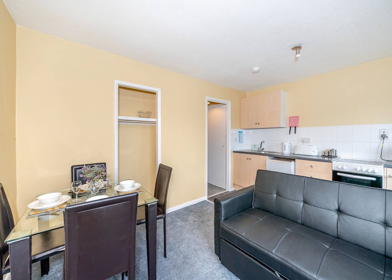 Silver 1 Chalet Slps 4 Pet in Brixham, Torbay