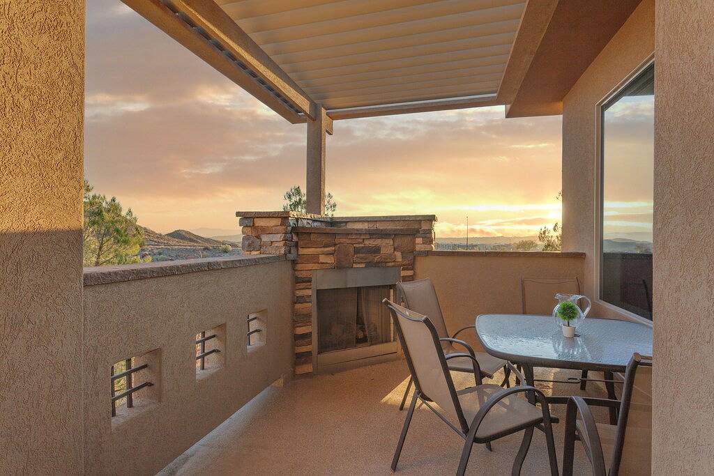 Ganze Wohnung, Coral Springs A8, 3 Bedrooms w/ Bbq Grill, Cable Tv, 2 Private Fireplaces & a Soaker Bathtub in Hurricane, Zion Nationalpark