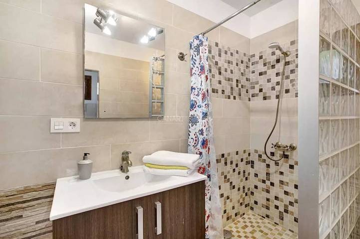 Charming 3-Bedroom Stone House with Scenic Views in Vallehermoso, La G in Los Chapines, Vallehermoso