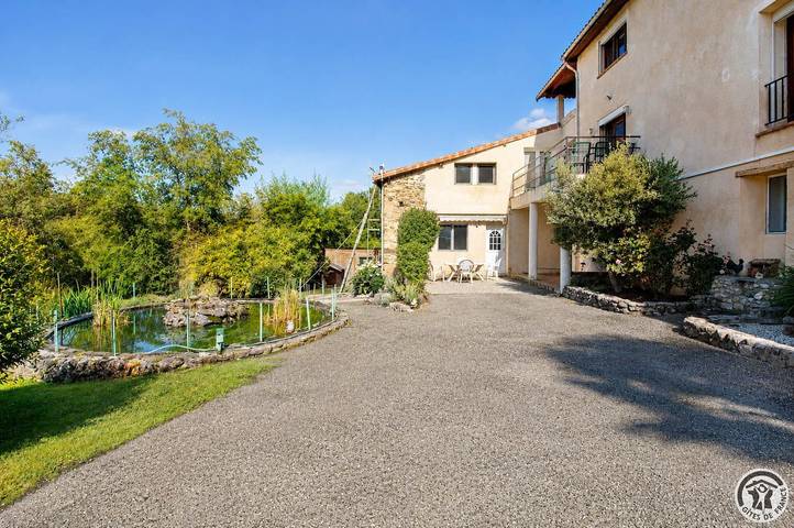 Gîte pour 4 personnes, avec terrasse dans Baulou