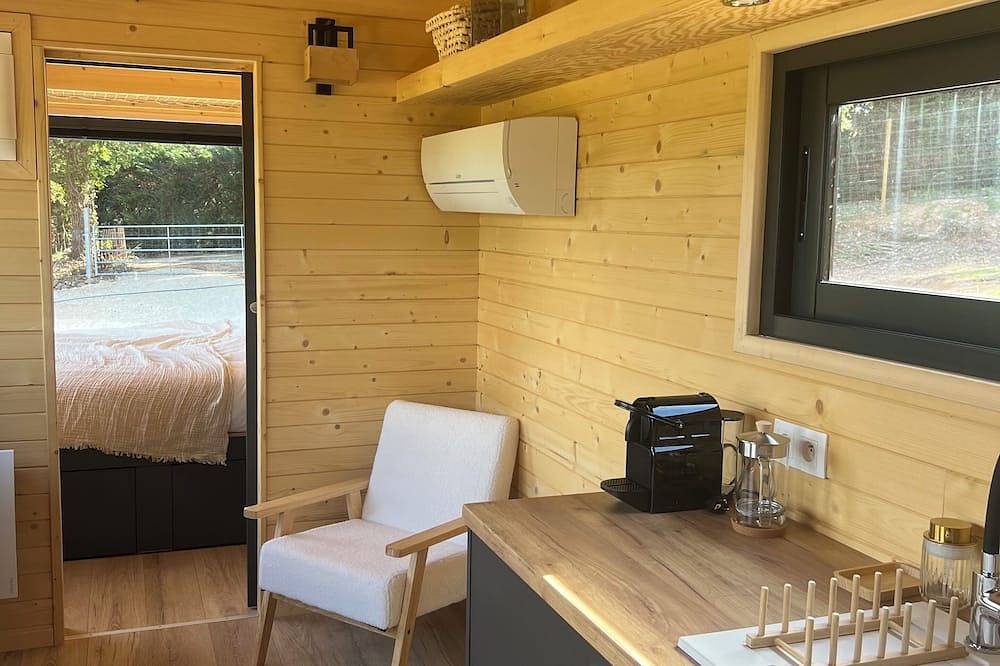 Tiny House with a breathtaking view of holy victory in Meyreuil, Aix-en-Provence region