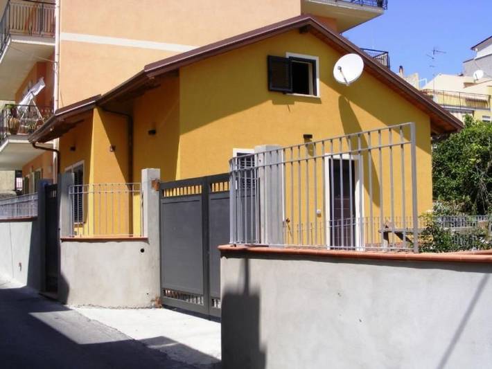 Villa Lilla 20 metri dal mare in Alì Terme, Provincia di Messina