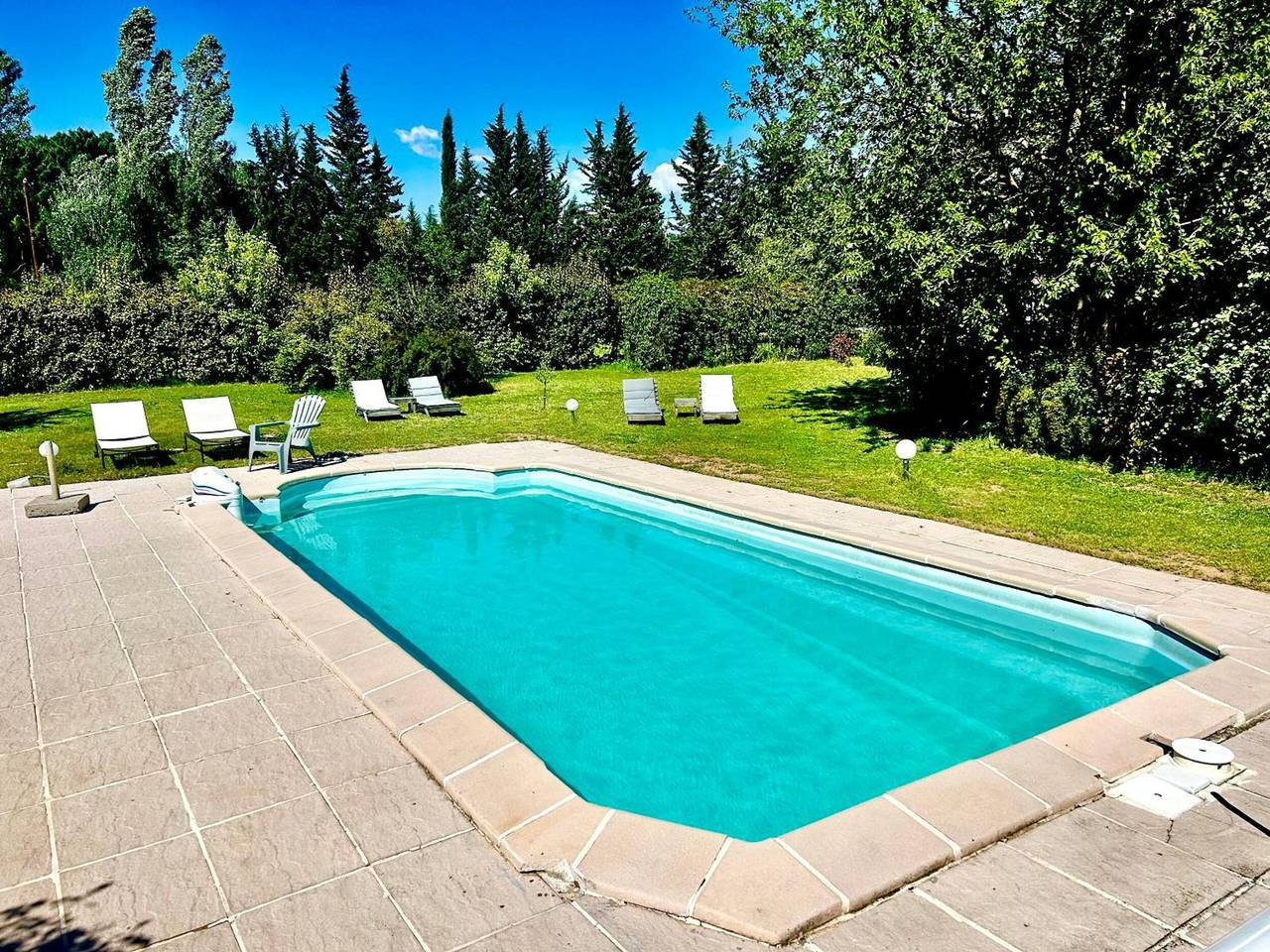 Gîte 'Domaine Plan Des Devens Tendresse' con piscina compartida, Wi-Fi y aire acondicionado in Rosellón, Parque natural regional del Luberon
