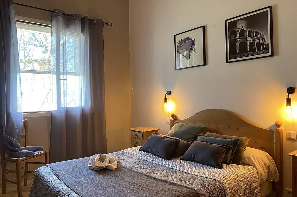 Gite L'Olivier 3 *** with swimming pool in a Mas Provençal in the heart of Provence in Fontvieille, Arles region