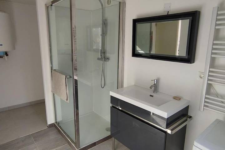 Gîte pour 2 personnes, avec jardin et terrasse à Eyguières - 3