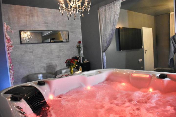 Maison d’hôte pour 2 personnes, avec Balcon et Jacuzzi ainsi que Terrasse et Jardin à Chelles