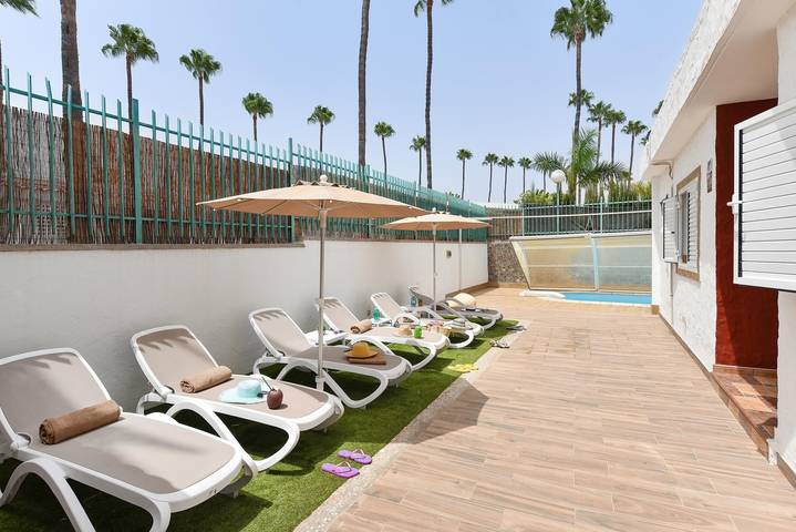 Bungalow para 8 personas, con terraza y jardín en Playa del Inglés