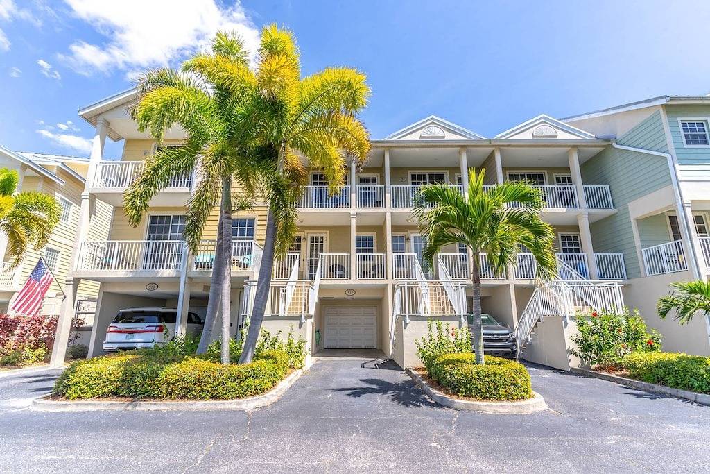 2-Bedroom Townhome with Stunning Water Views at Little Harbor Resort! | Sleeps 6 in Tampa Bay
