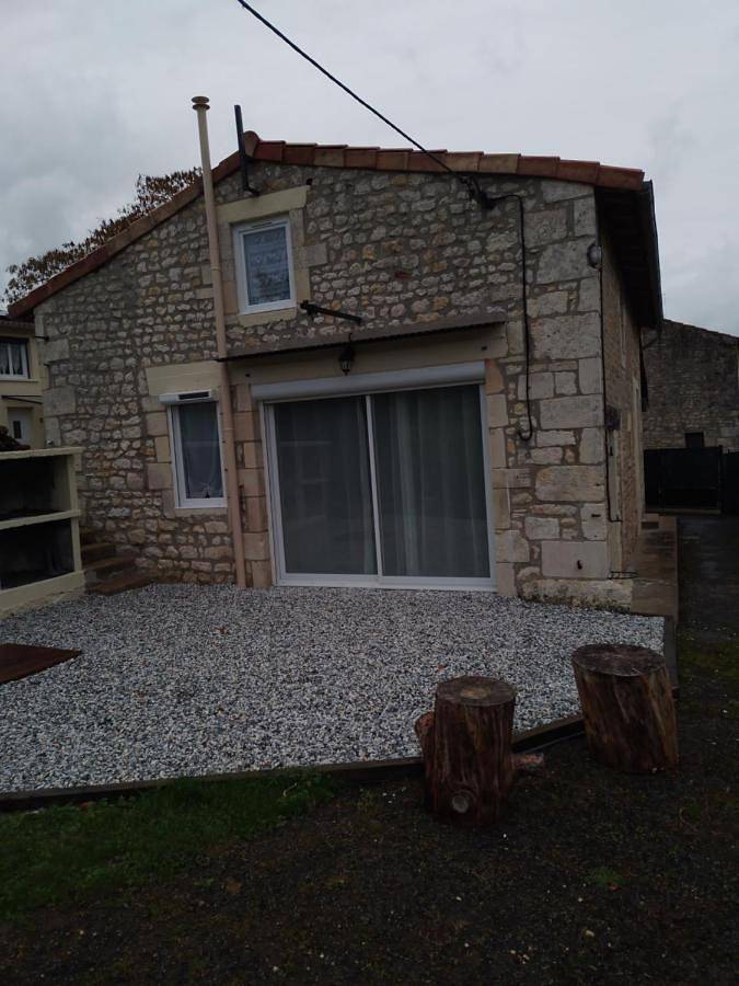 Location de vacances pour 4 personnes, avec terrasse à Fléac-sur-Seugne - 4