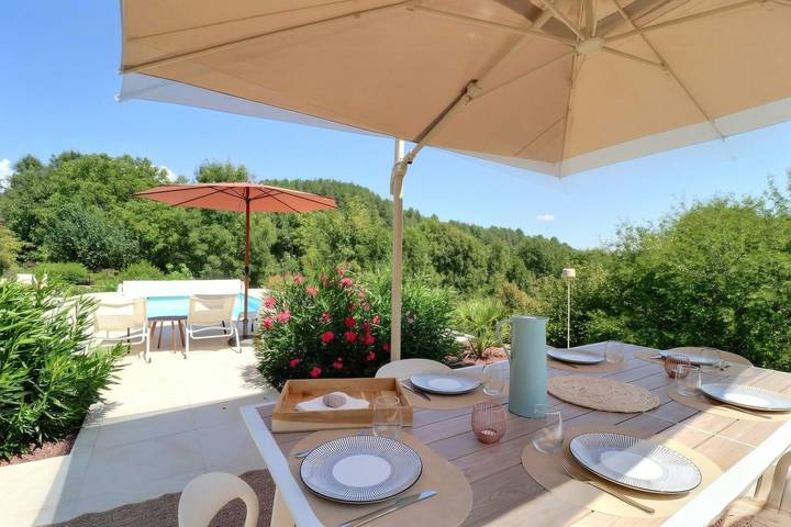 Maison en pierre avec piscine chauffée en Ardèche in Jaujac, Parc naturel régional des Monts d'Ardèche