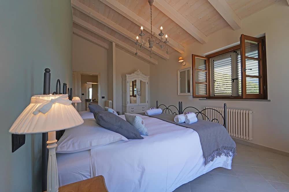 Villa Vittoria 8 Pax in Licciana Nardi, Val di Magra