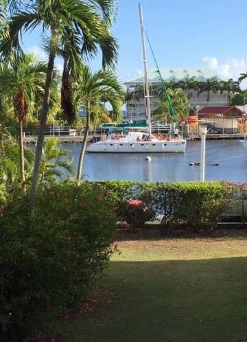 Gîte pour 4 personnes, avec vue ainsi que jardin et piscine dans Port De Saint Francois