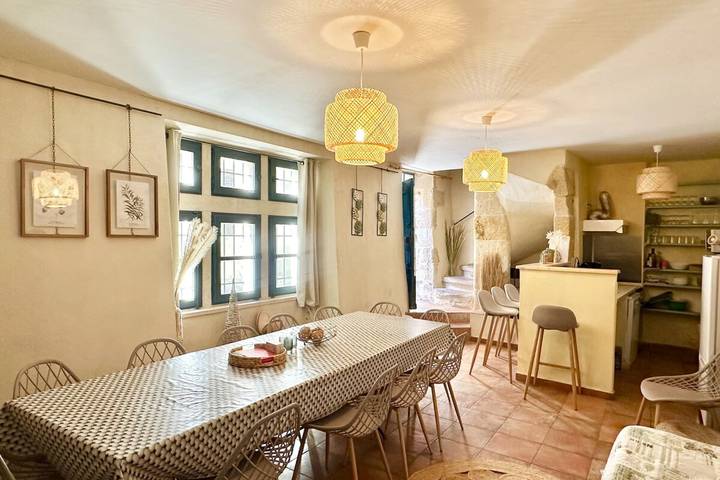 Maison Cosy Lodge, 15 p, clim, wifi, cour, garage in Montfrin, Région de Nîmes