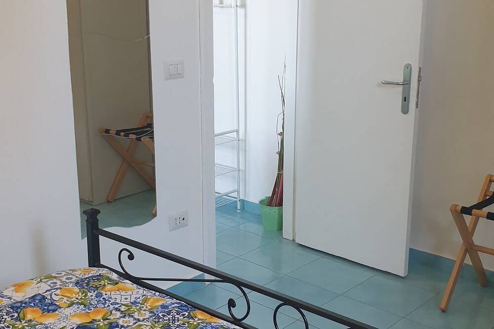 Ganze Wohnung, Charming apartment with a large courtyard and sea view in Tovere, Amalfiküste