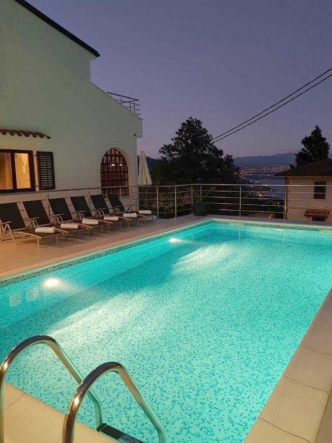 Villa pour 15 personnes, avec jardin ainsi que piscine et vue, animaux acceptés à Lovran - 2