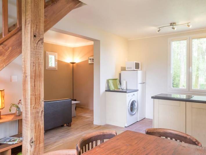 Casa moderna y auténtica junto al lago con jardín y aparcamiento in Moux-en-Morvan, Lago de Settons