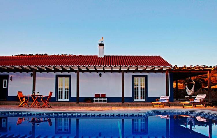 Casa de familia para 3 personas, con Terraza y Jardín además de Piscina y Vistas en Paymogo - 4