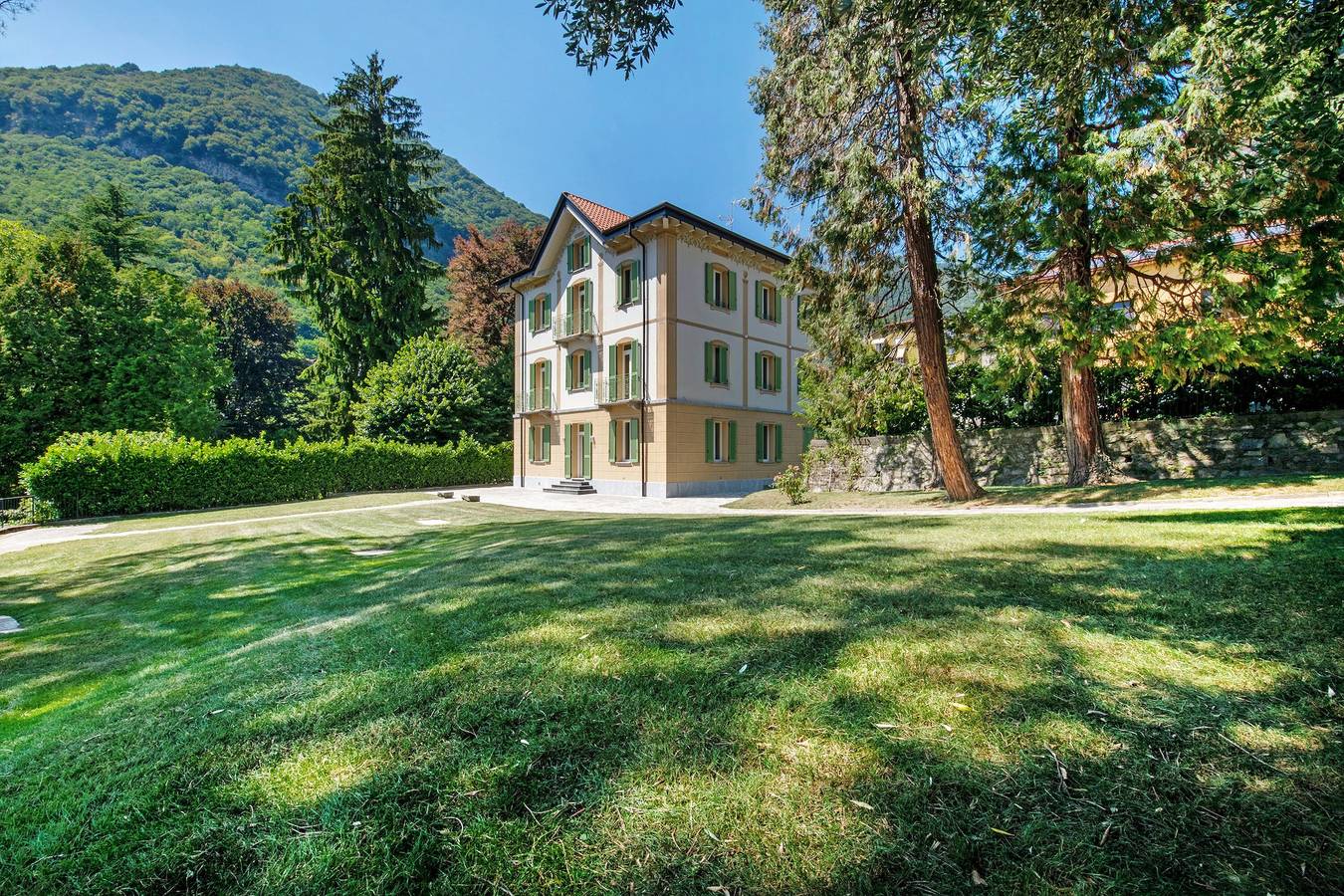 Appartement 'The Garden' in een villa uit de twintigste eeuw in Caslino d'Erba, Brianza