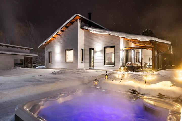Casa de vacaciones para 4 personas, con jacuzzi además de sauna y jardín en Rovaniemi