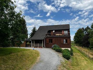 Gîte pour 8 personnes, avec vue ainsi que sauna et jardin à Gedinne