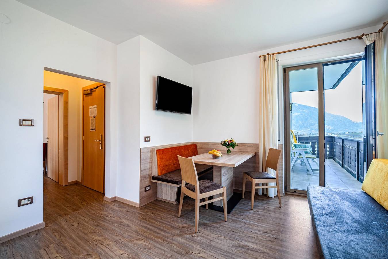 Ganze Wohnung, Ferienwohnung "Gartenheim Josef" mit Bergblick, Gemeinschaftspool & Wlan in Schenna, Sarntaler Alpen