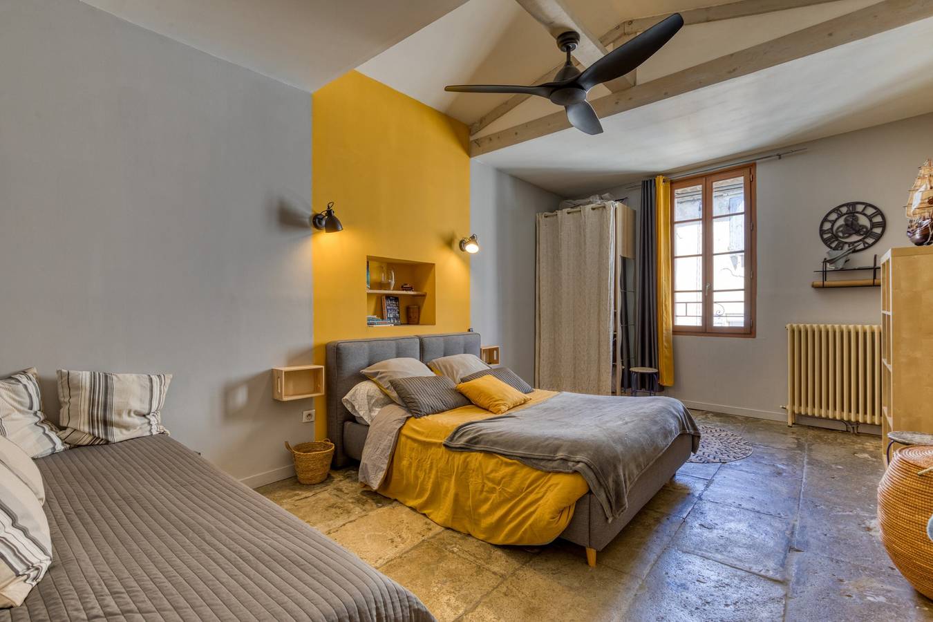 Chambre d'hôtes « Porte Saint-Louis - Pélerins » avec piscine, terrasse et Wi-Fi partagés in Vauvert, Région de Nîmes