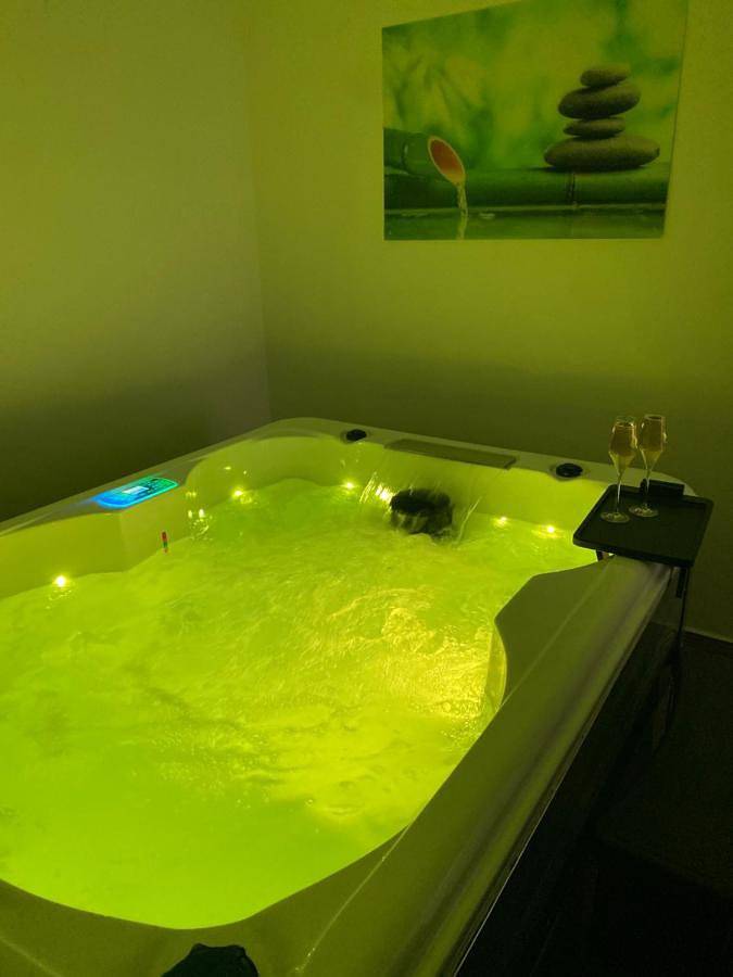 Appartement de vacances pour 3 personnes, avec Jacuzzi ainsi que Terrasse et Jardin