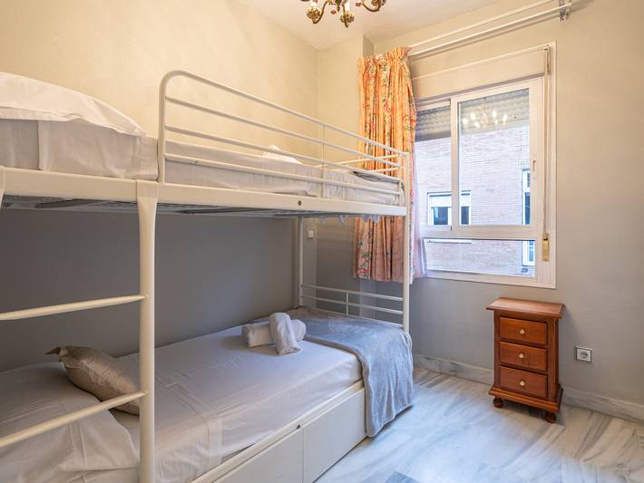 Apartamento entero, Luminoso apartamento en Tomares con calefacción y parking privado in Tomares, Provincia de Sevilla