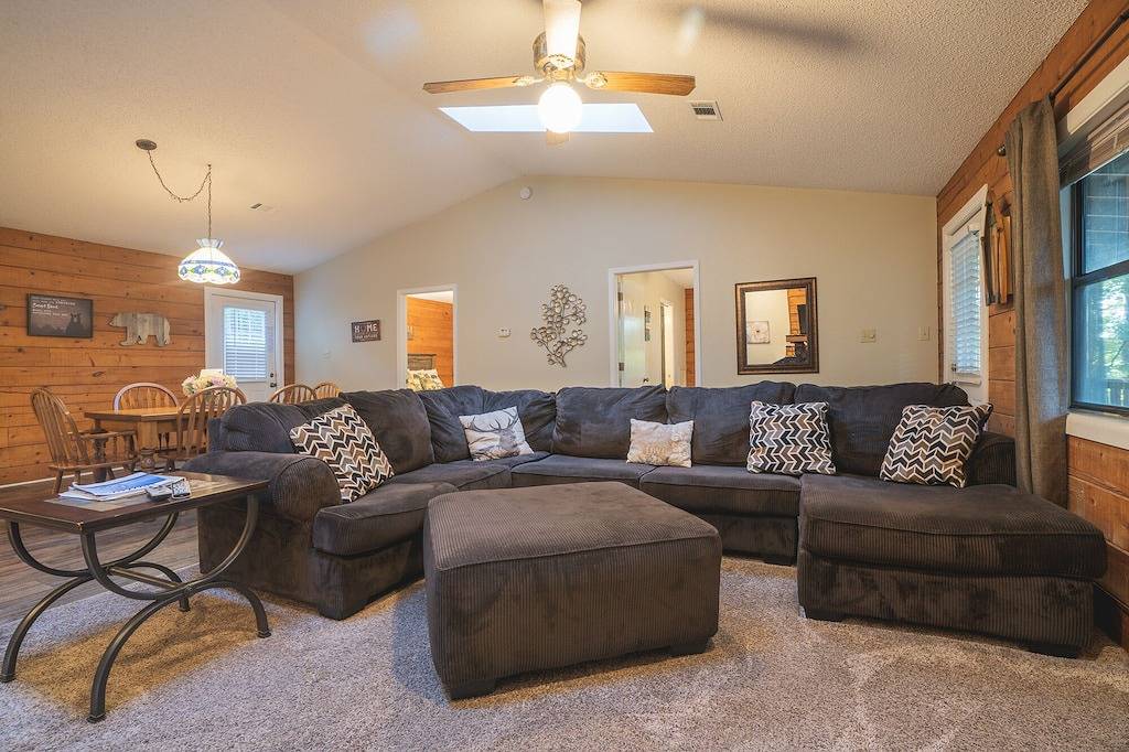 Cabin H at Safe Harbor Brady Mountain on Lake Ouachita! in Lake Ouachita