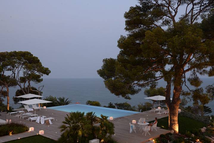 Location de vacances pour 12 personnes, avec piscine ainsi que jardin et vue sur l’océan à Vilanova i la Geltrú - 4