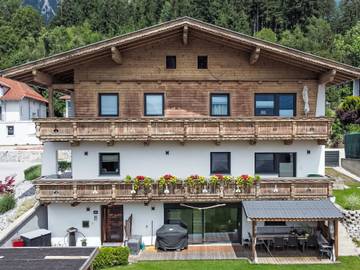 Gîte pour 6 personnes, avec jardin et balcon à Wiesing
