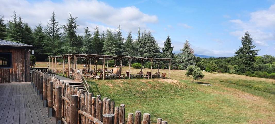 Tente pour 2 personnes, avec Terrasse et Jardin ainsi que Piscine et Sauna