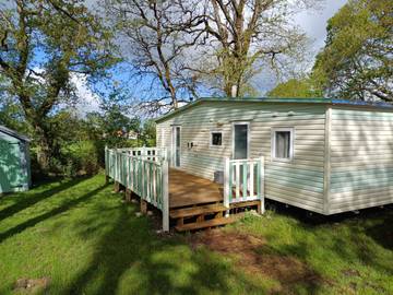 Mobil home pour 6 personnes, avec terrasse à Semussac