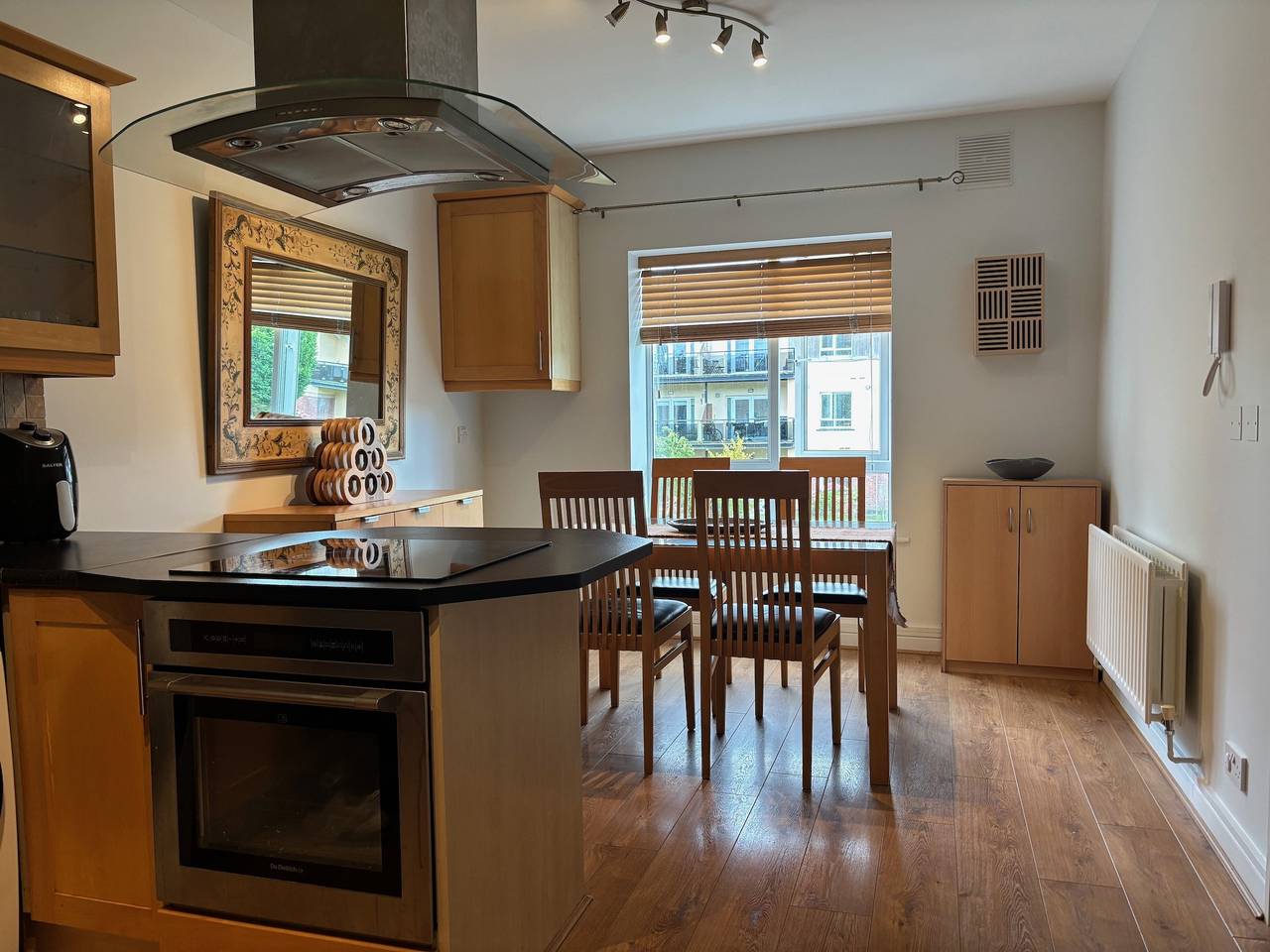 Entire holiday apartment, Spacious 2 Bed Apartment near Dublin Airport in Celbridge ED, County Kildare